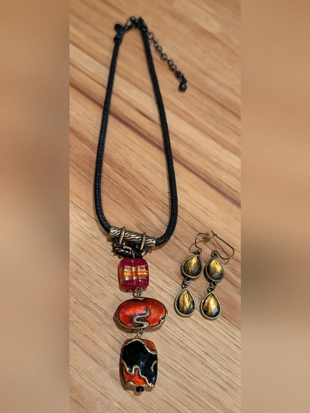 Red and Gold Glass And Enamel Pendant Necklace and Earrings Set